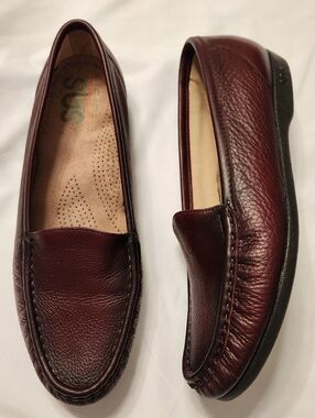 SAS Women's Simplify Burgundy Leather Loafers Size 8.5